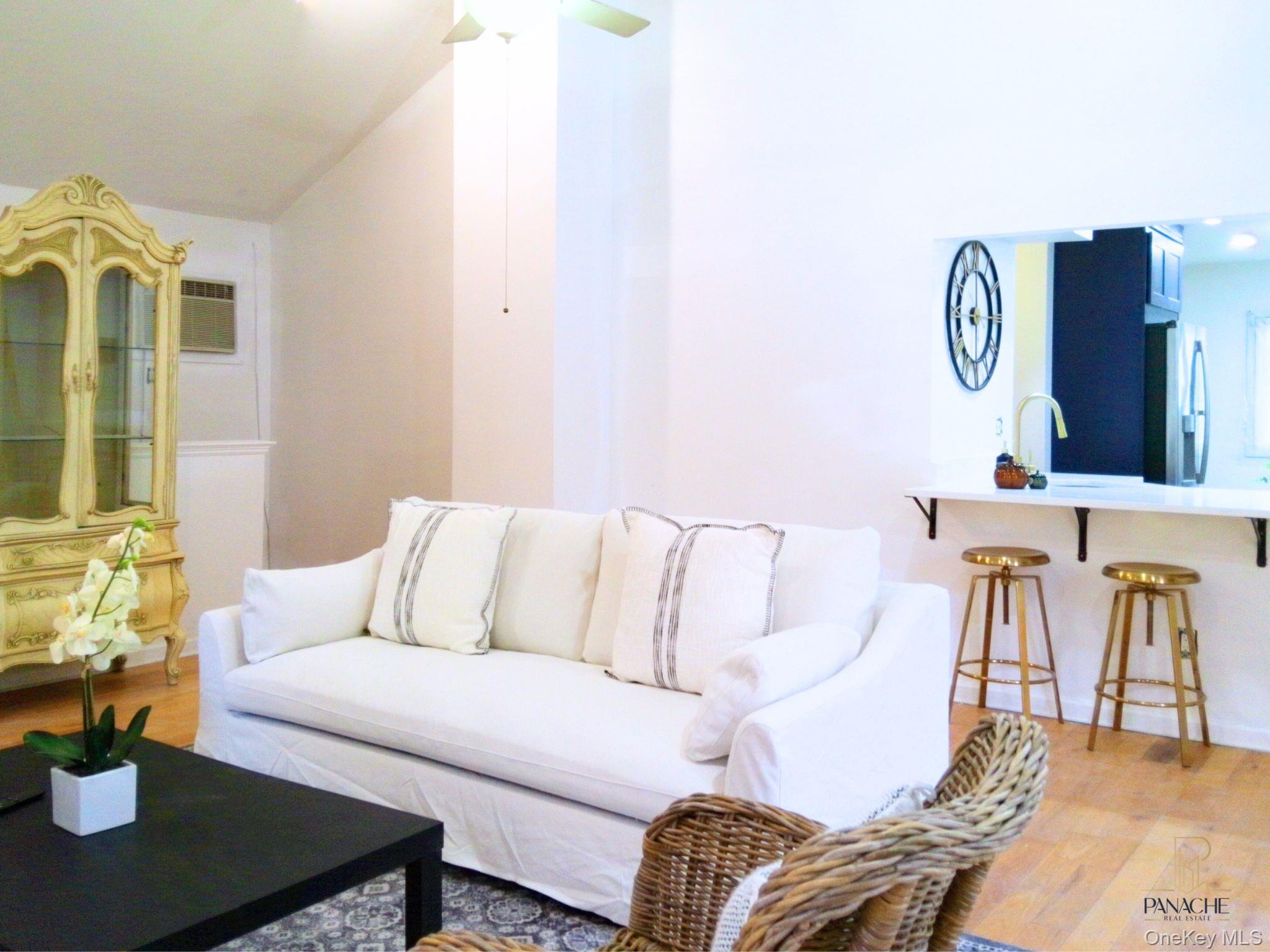 Single Family Lake Grove Suffolk County, NY 11720, MLS-922139-4