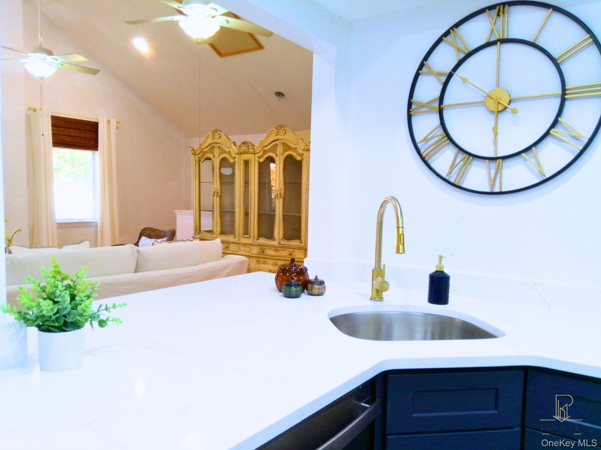 Single Family Lake Grove Suffolk County, NY 11720, MLS-922139-6