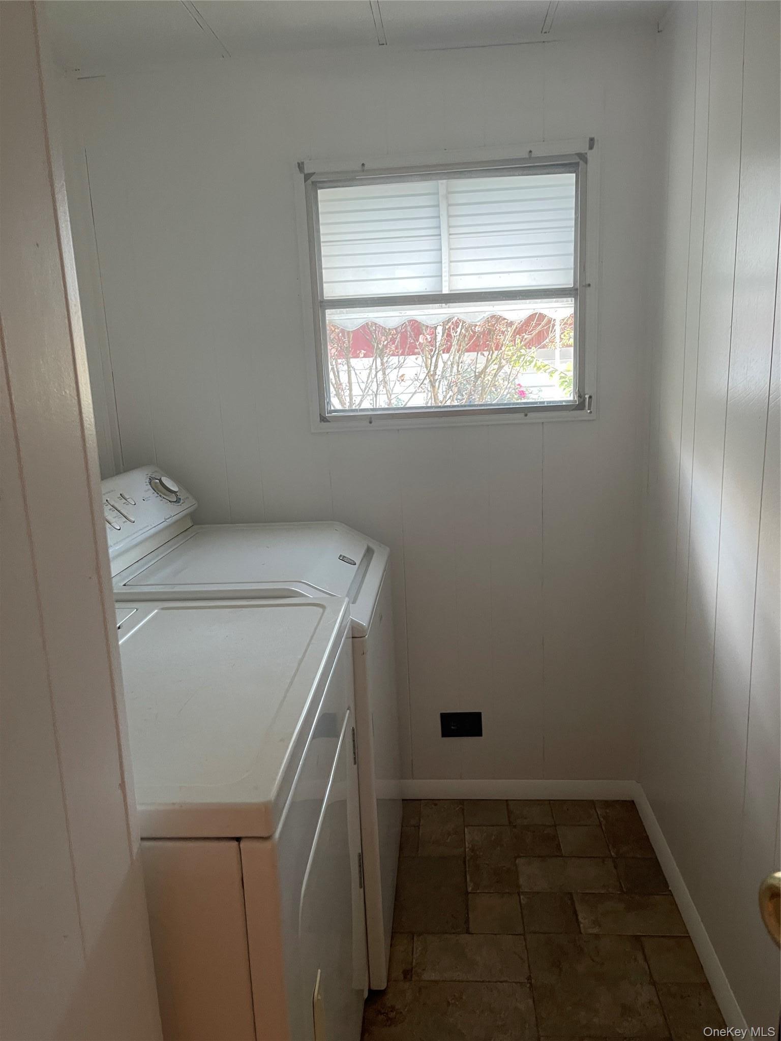 Single Family Old Country Road Suffolk County, NY 11901, MLS-922155-11