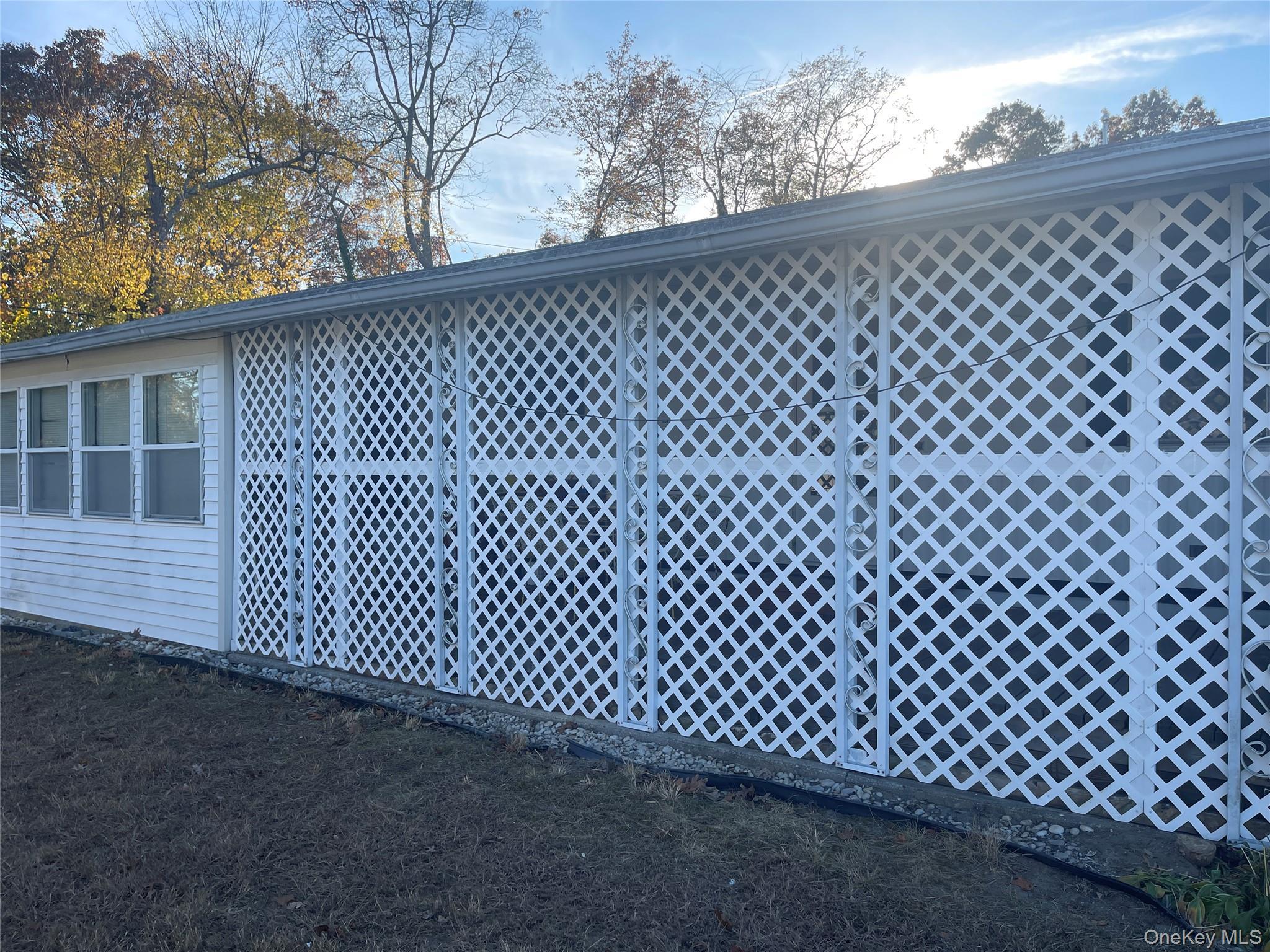 Single Family Old Country  Suffolk County, NY 11901, MLS-922155-7