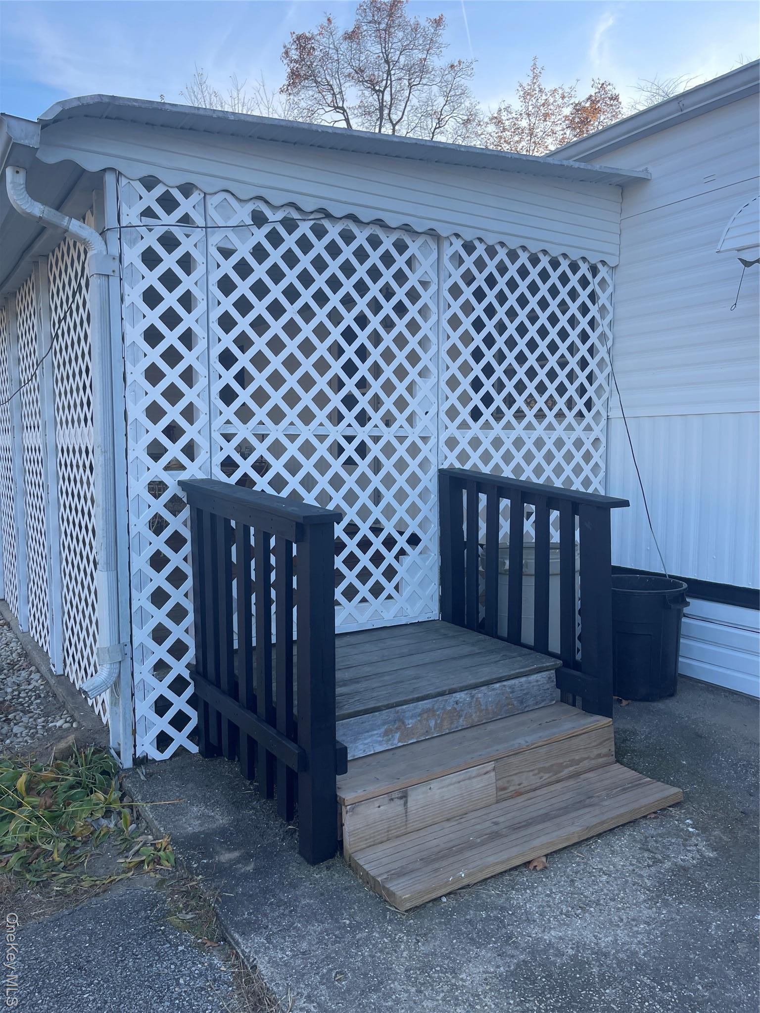 Single Family Old Country  Suffolk County, NY 11901, MLS-922155-8