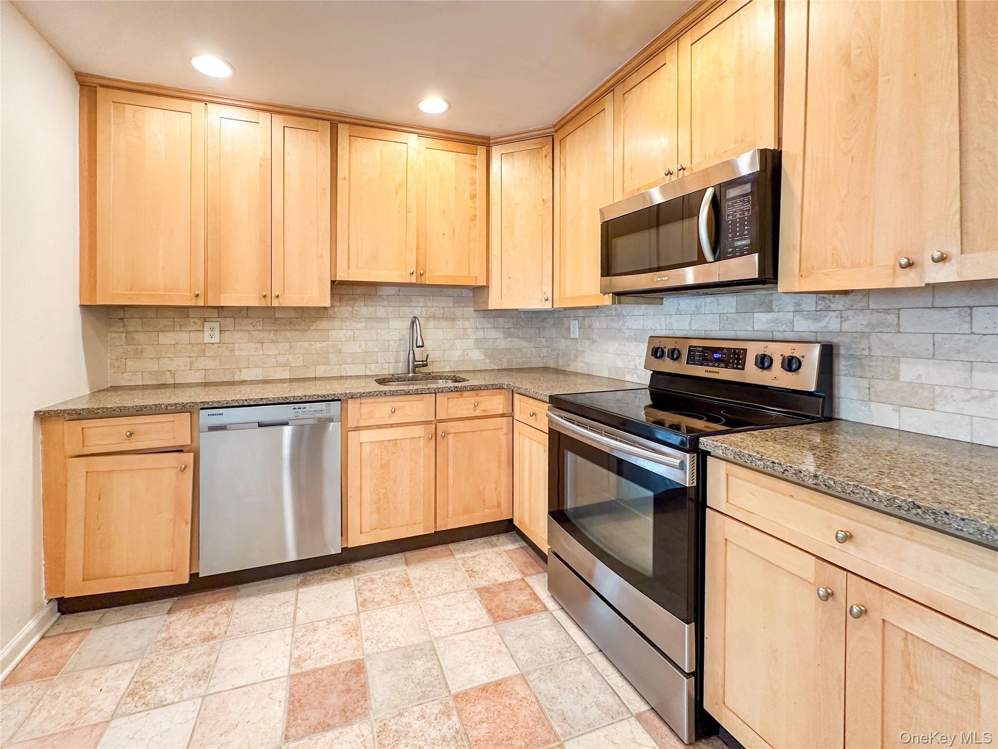 Condo Granada  Westchester County, NY 10603, MLS-922204-12