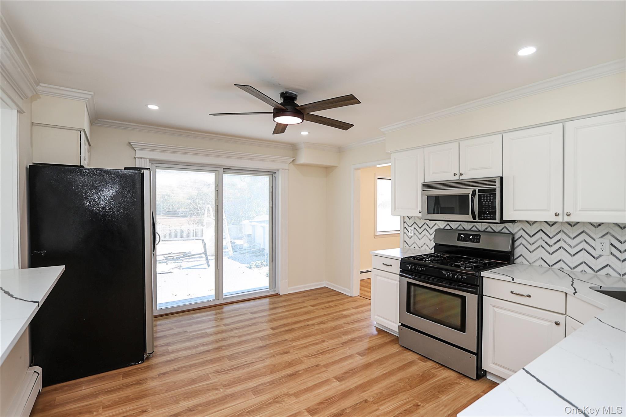 Single Family Deer Lake Suffolk County, NY 11703, MLS-922212-14