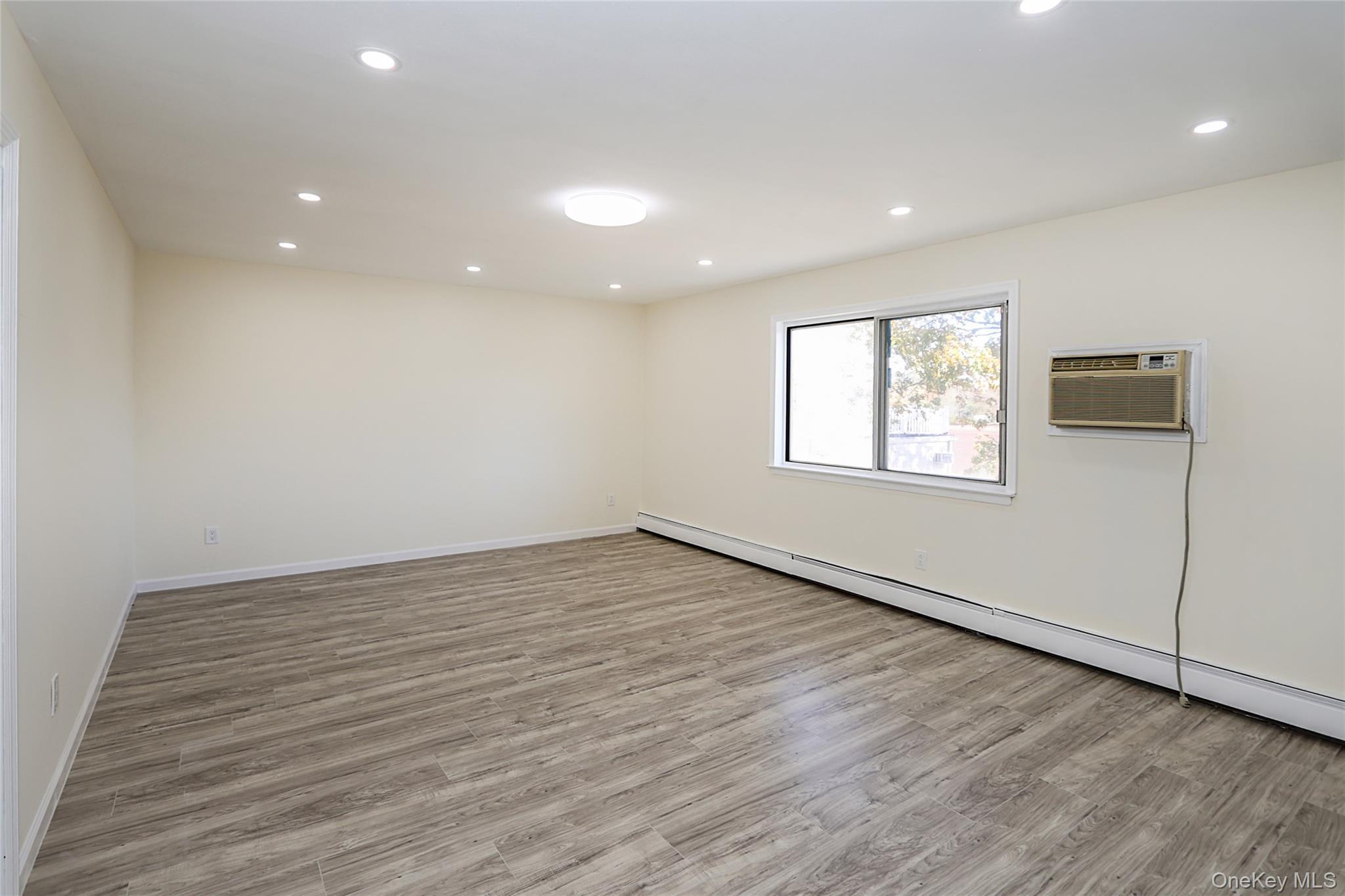 Single Family Deer Lake Suffolk County, NY 11703, MLS-922212-28