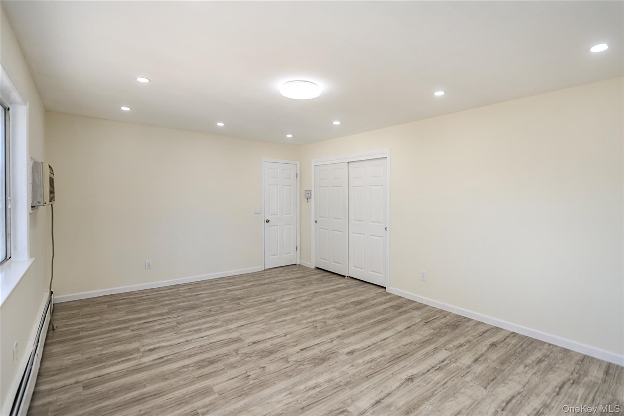 Single Family Deer Lake Suffolk County, NY 11703, MLS-922212-29