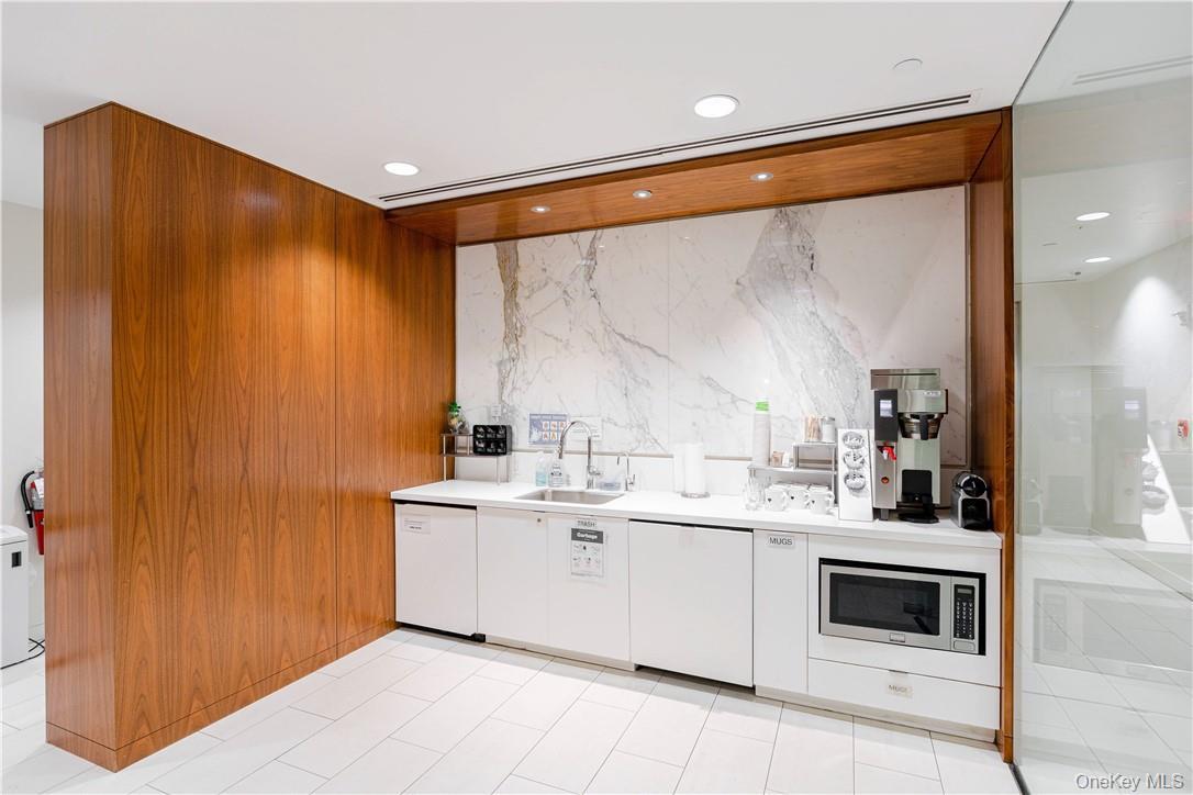 Commercial Lease 6th Manhattan, NY 10036, MLS-922218-12