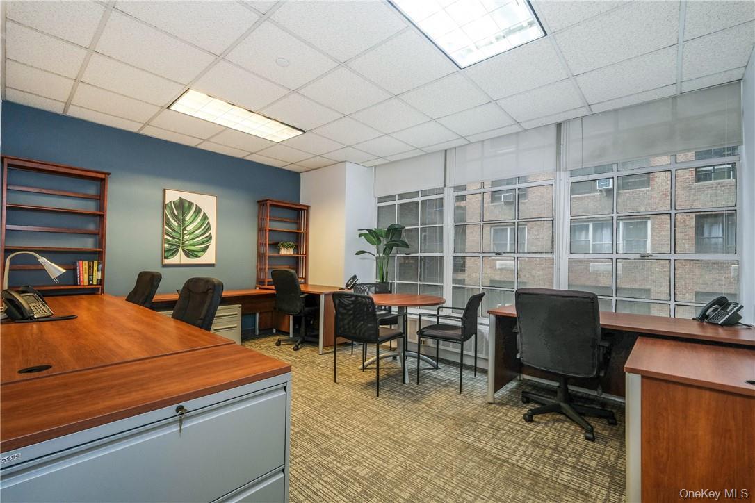 Commercial Lease Avenue Of Americas  Manhattan, NY 10019, MLS-922223-6