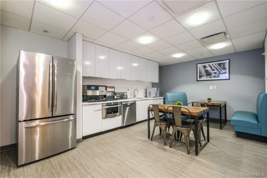 Commercial Lease Avenue Of Americas  Manhattan, NY 10020, MLS-922226-19