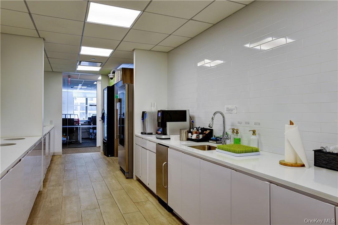 Commercial Lease 42  Manhattan, NY 10168, MLS-922228-18