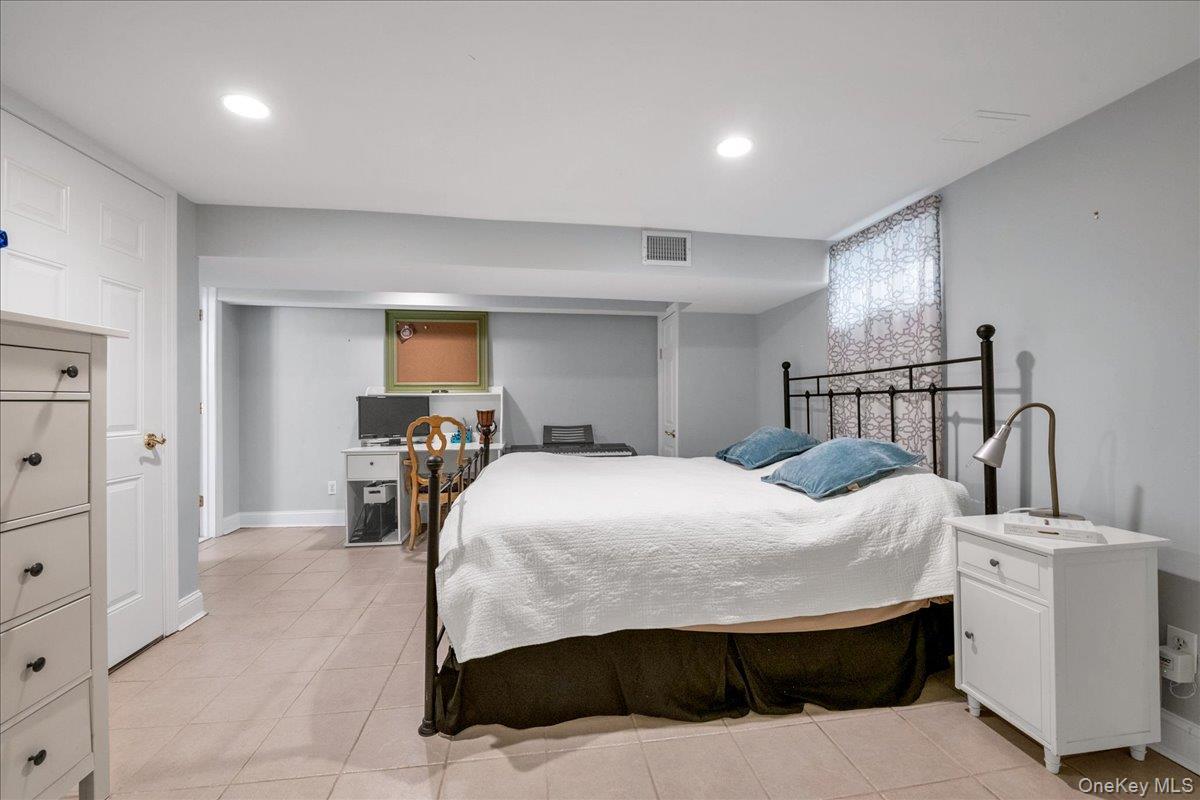 Single Family Pine Hill Nassau County, NY 11020, MLS-922314-28