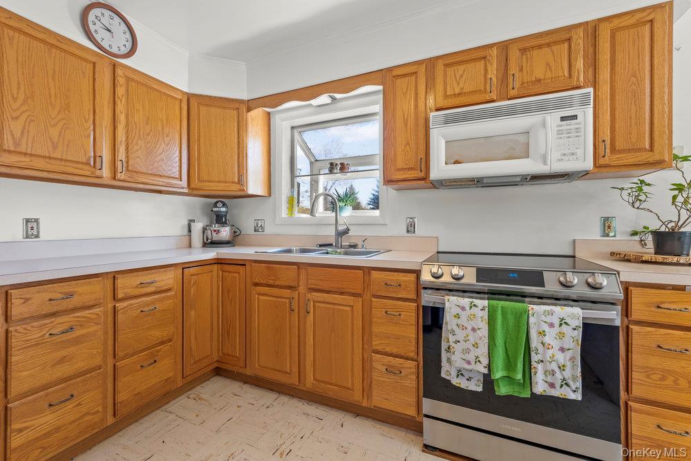 Single Family Lakeview  Dutchess County, NY 12531, MLS-922337-11