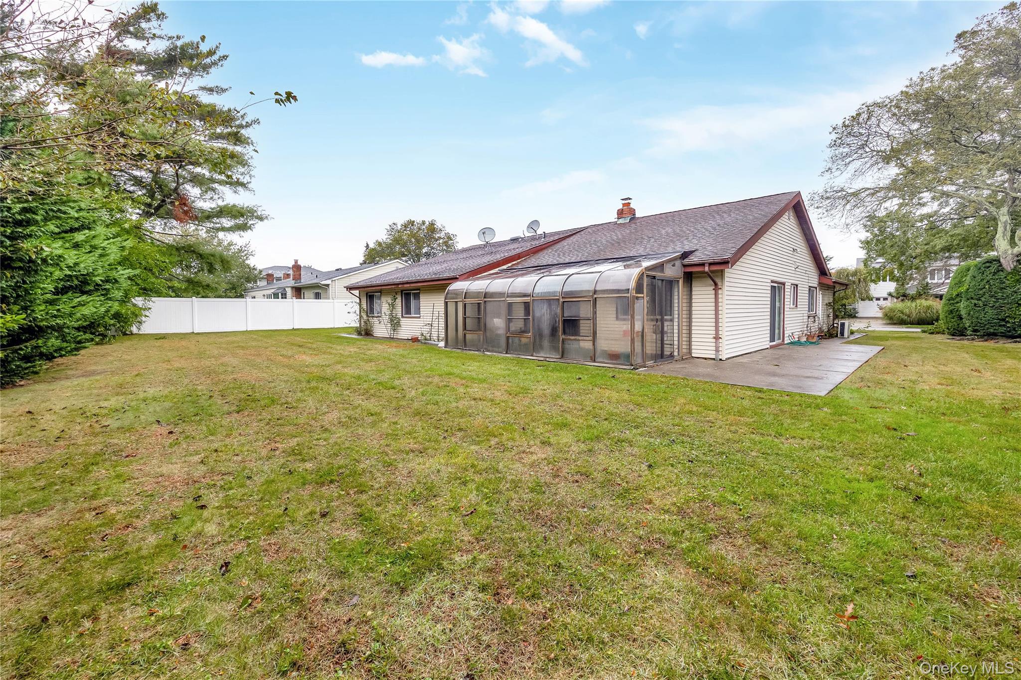 Single Family Mansfield  Nassau County, NY 11762, MLS-922354-8