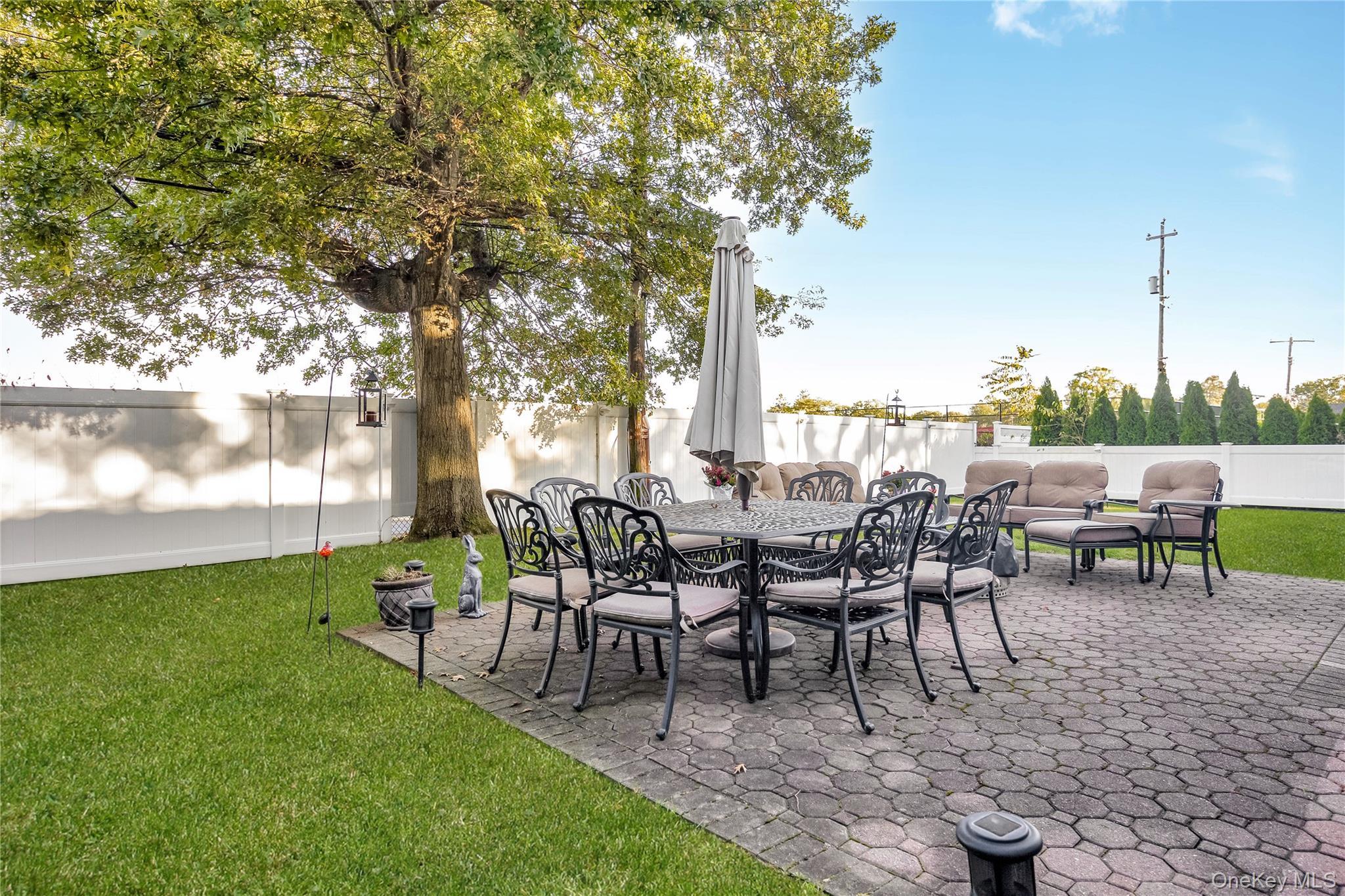 Single Family Brompton Nassau County, NY 11530, MLS-922363-15