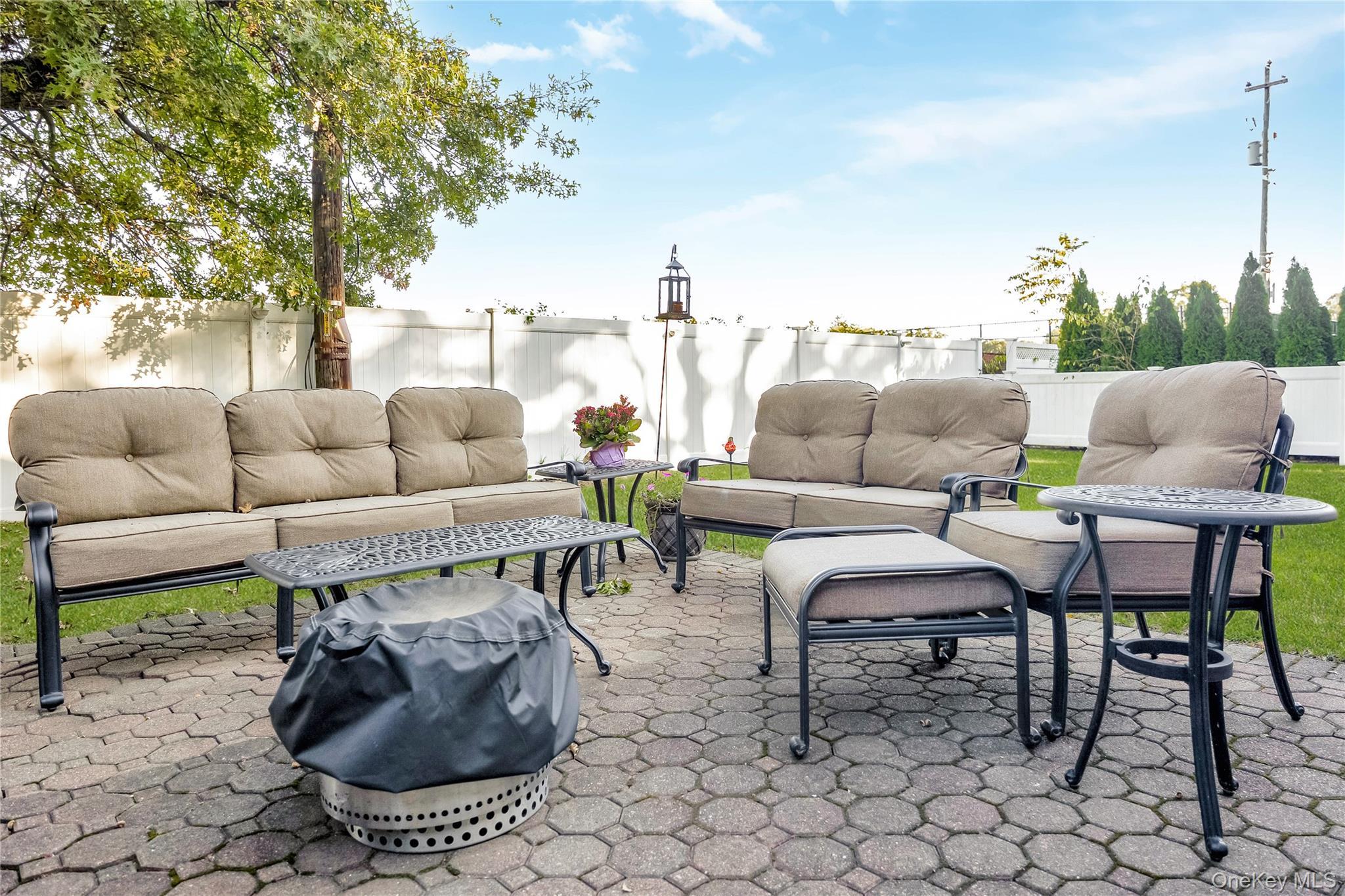 Single Family Brompton Nassau County, NY 11530, MLS-922363-17