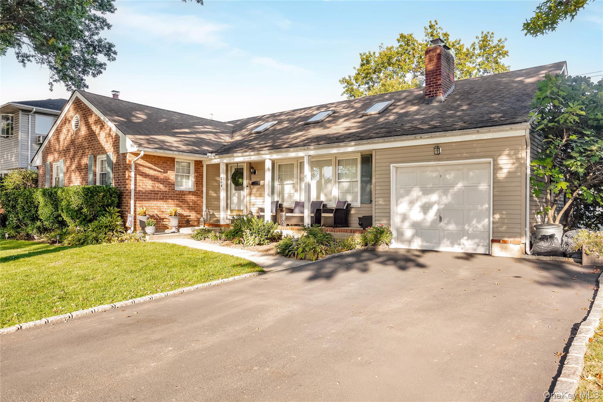 Single Family Brompton Nassau County, NY 11530, MLS-922363-4