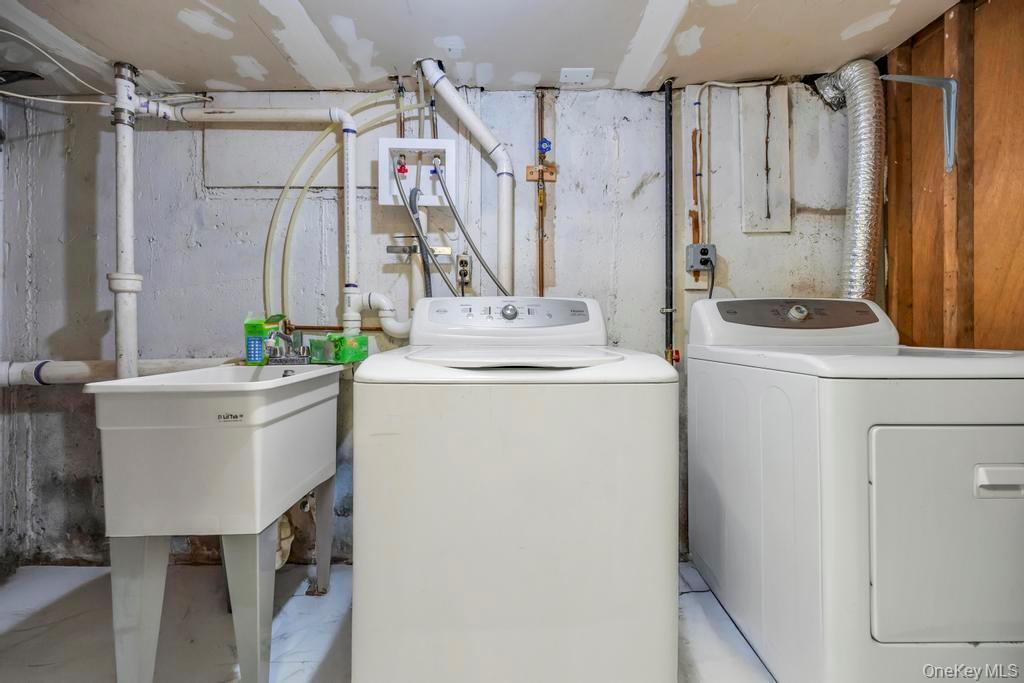 Single Family Hyacinth  Nassau County, NY 11590, MLS-922375-24