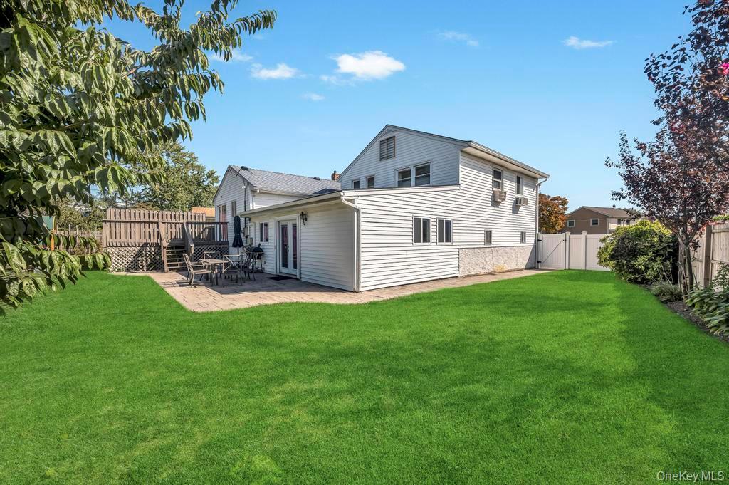 Single Family Hyacinth  Nassau County, NY 11590, MLS-922375-25