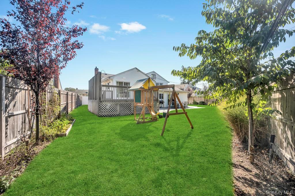 Single Family Hyacinth  Nassau County, NY 11590, MLS-922375-26