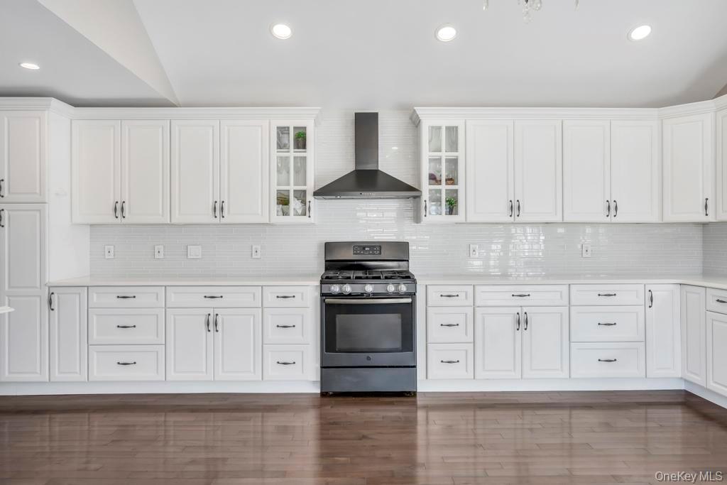 Single Family Hyacinth  Nassau County, NY 11590, MLS-922375-7