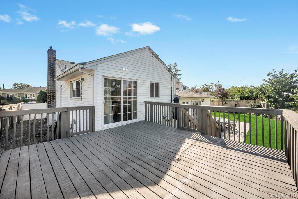 Single Family Hyacinth  Nassau County, NY 11590, MLS-922375-9