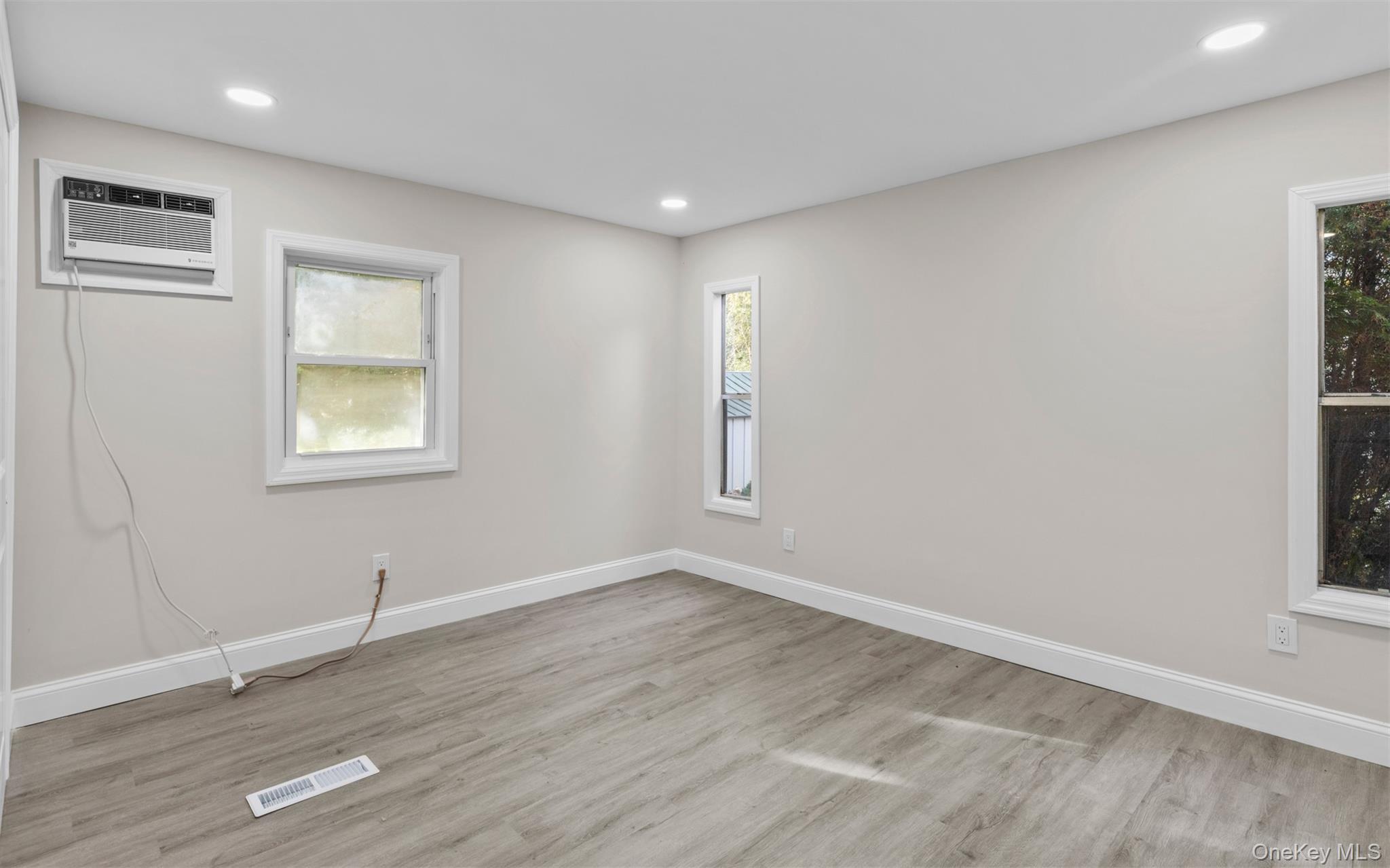 Single Family Witt  Suffolk County, NY 11931, MLS-922381-7