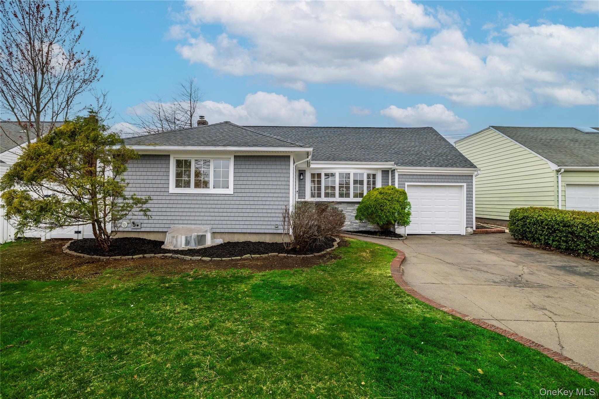 Single Family Farm Ranch  Nassau County, NY 11714, MLS-922391-2