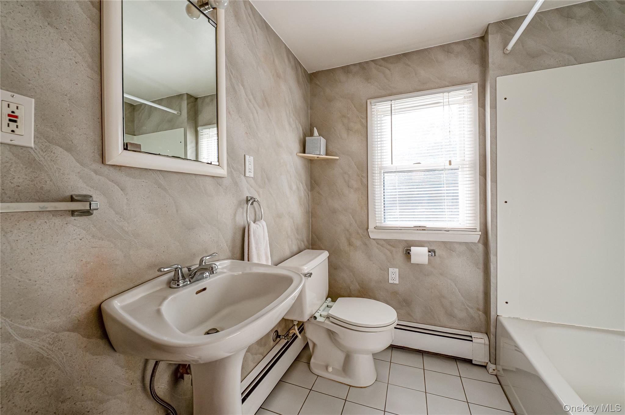 Single Family Evergreen  Suffolk County, NY 11788, MLS-922423-22