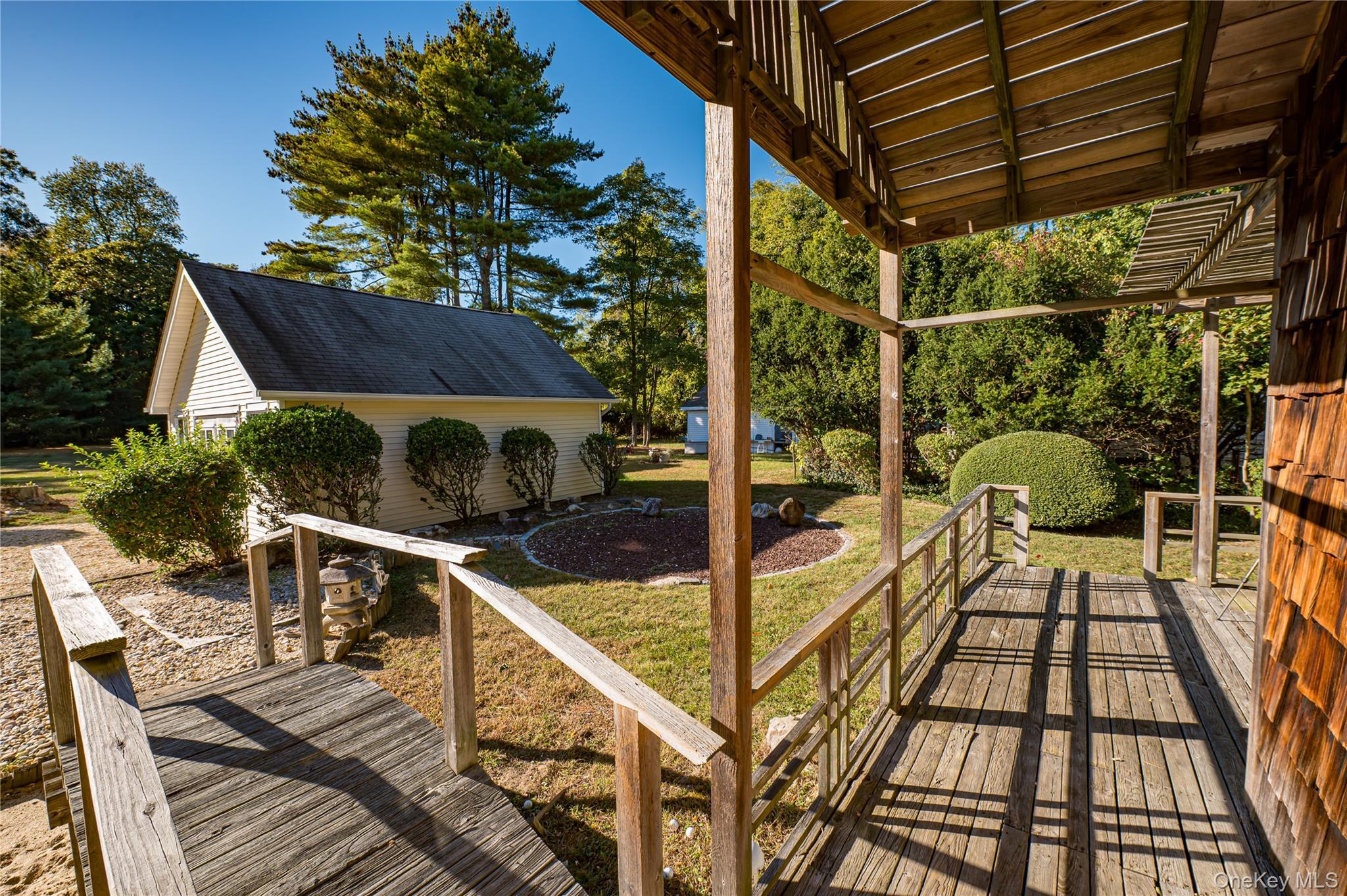 Single Family Evergreen  Suffolk County, NY 11788, MLS-922423-32