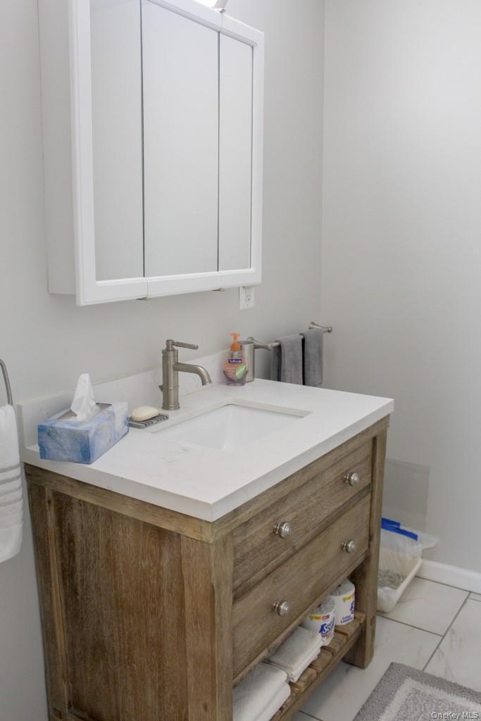 Single Family University Heights Suffolk County, NY 11790, MLS-922451-10