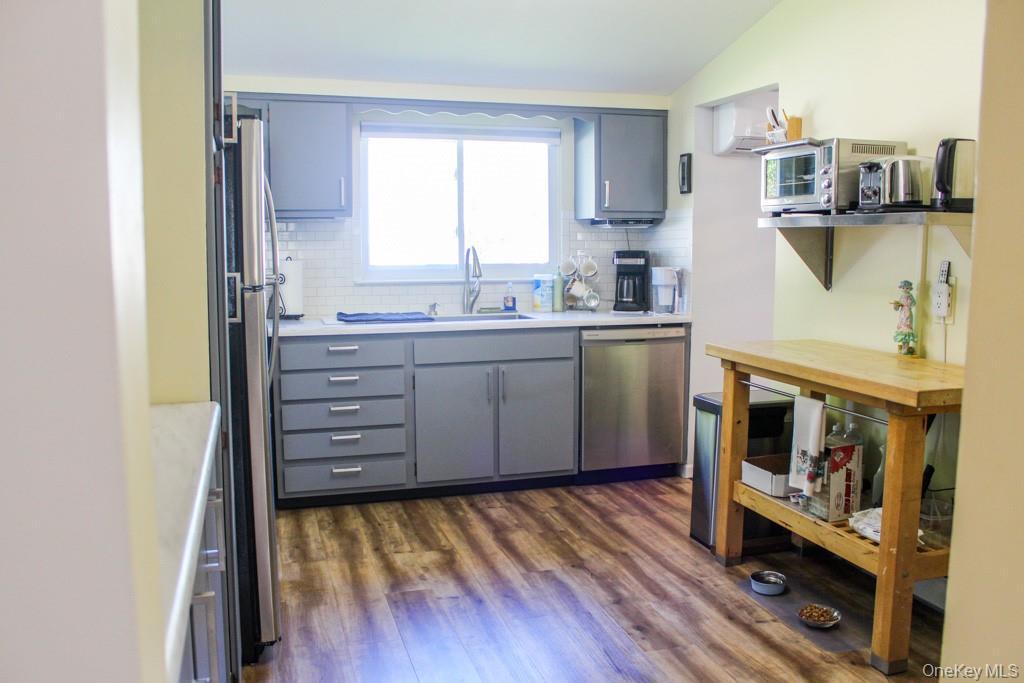 Single Family University Heights Suffolk County, NY 11790, MLS-922451-7