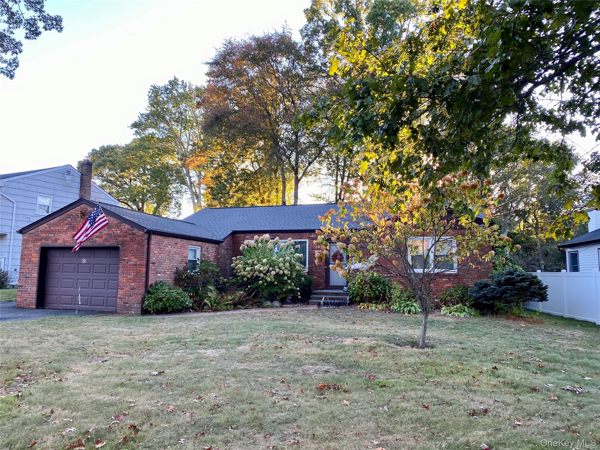 Single Family Oak  Suffolk County, NY 11746, MLS-922559-2