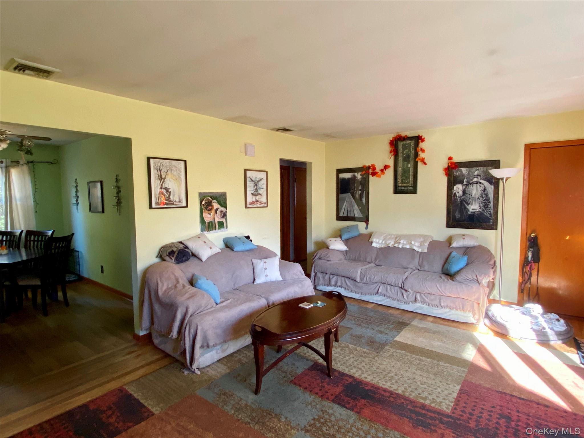 Single Family Oak  Suffolk County, NY 11746, MLS-922559-8