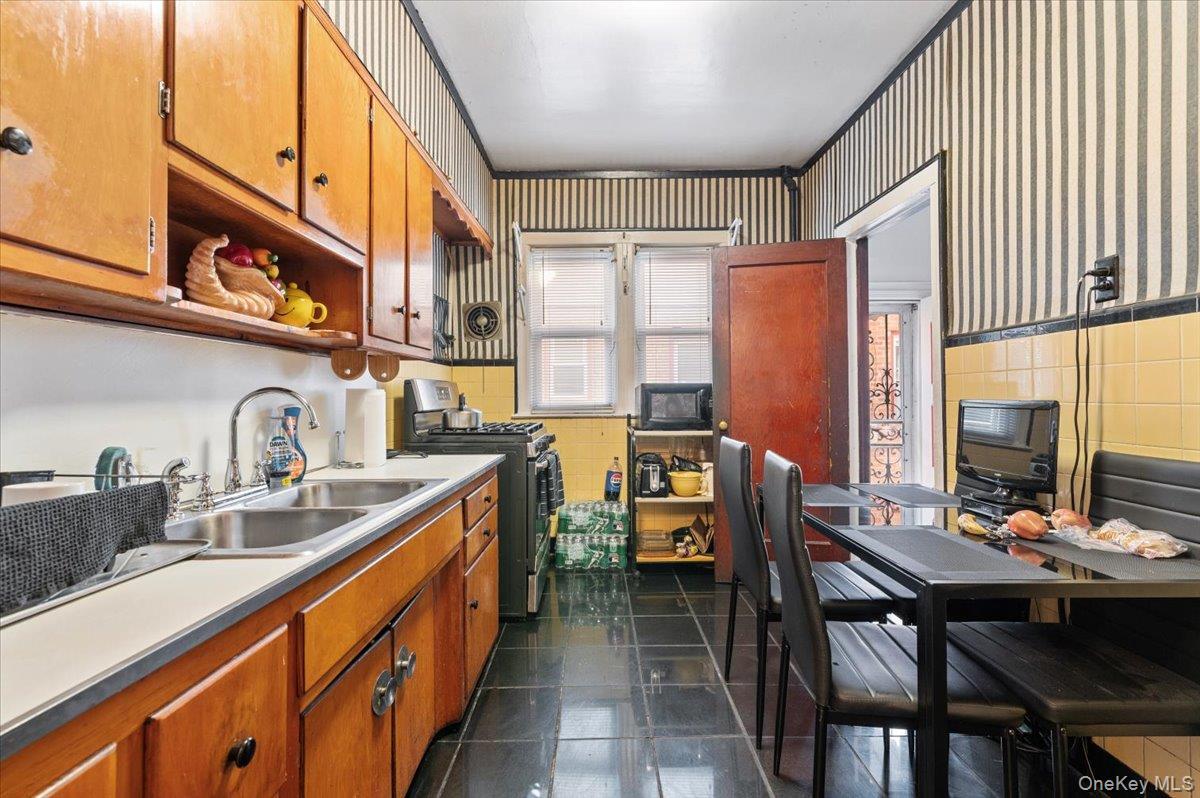 Single Family 220th  Queens, NY 11411, MLS-922562-10