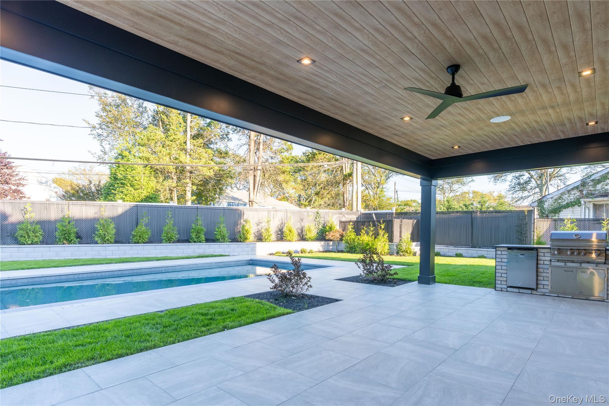 Single Family Davie Nassau County, NY 11590, MLS-922566-10