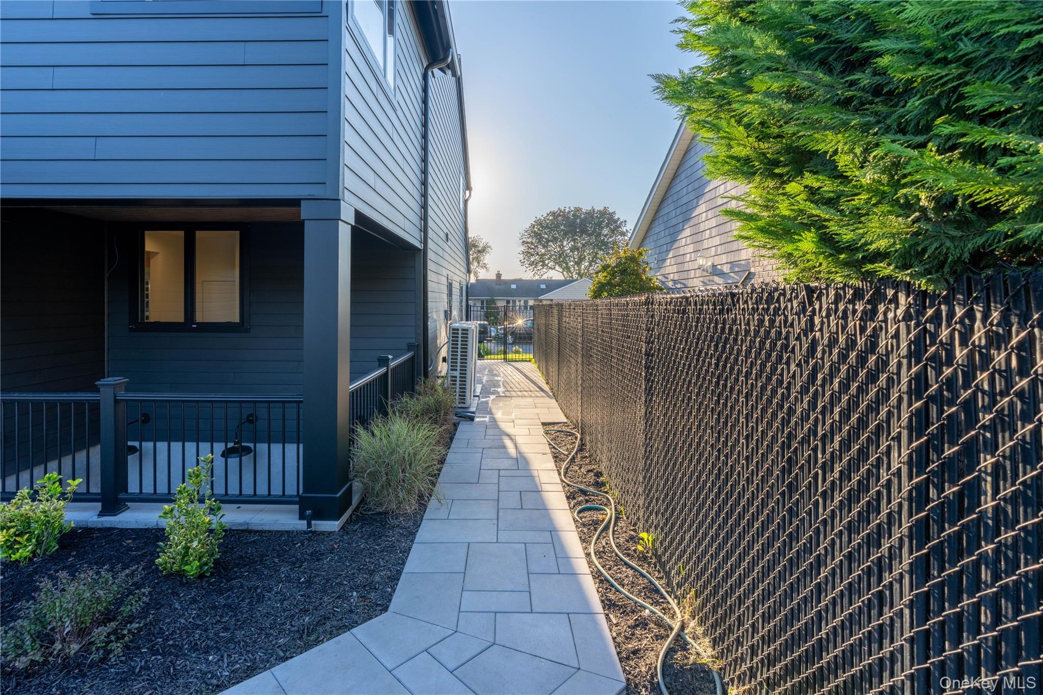 Single Family Davie Nassau County, NY 11590, MLS-922566-13