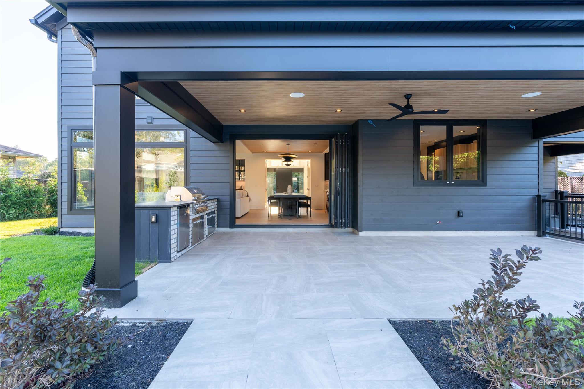 Single Family Davie Nassau County, NY 11590, MLS-922566-17