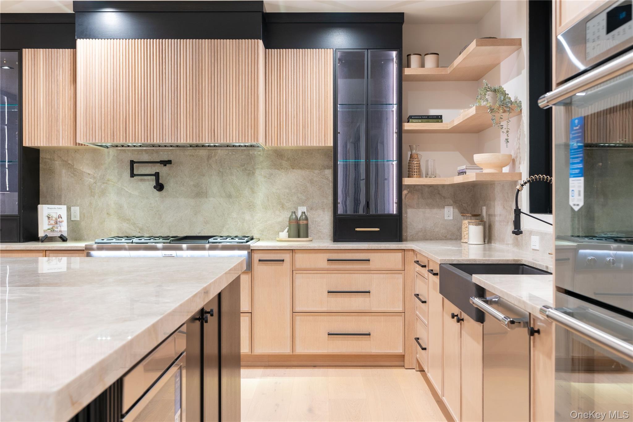 Single Family Davie Nassau County, NY 11590, MLS-922566-22