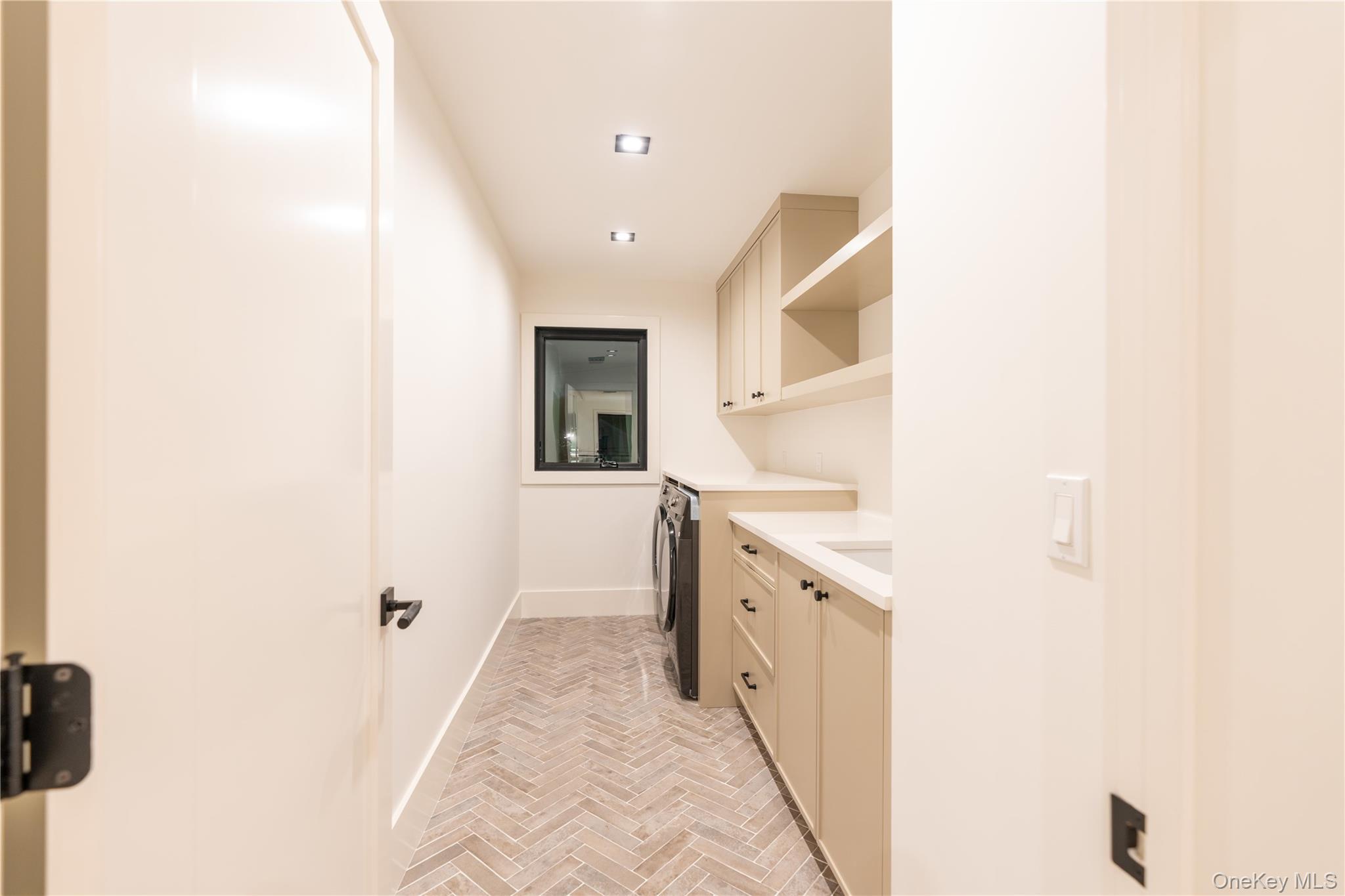 Single Family Davie Nassau County, NY 11590, MLS-922566-46