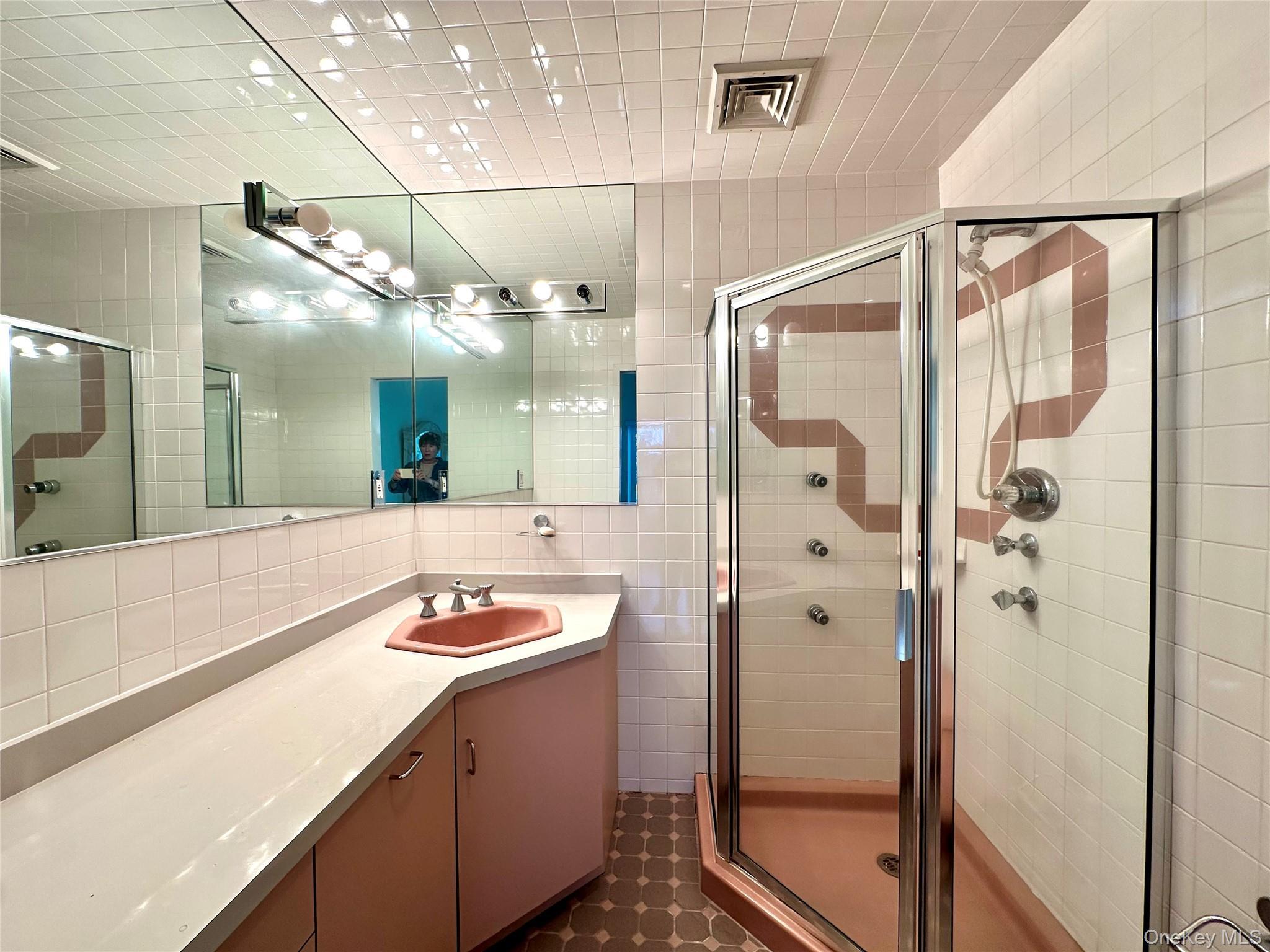 Single Family Windermere  Nassau County, NY 11010, MLS-922595-16