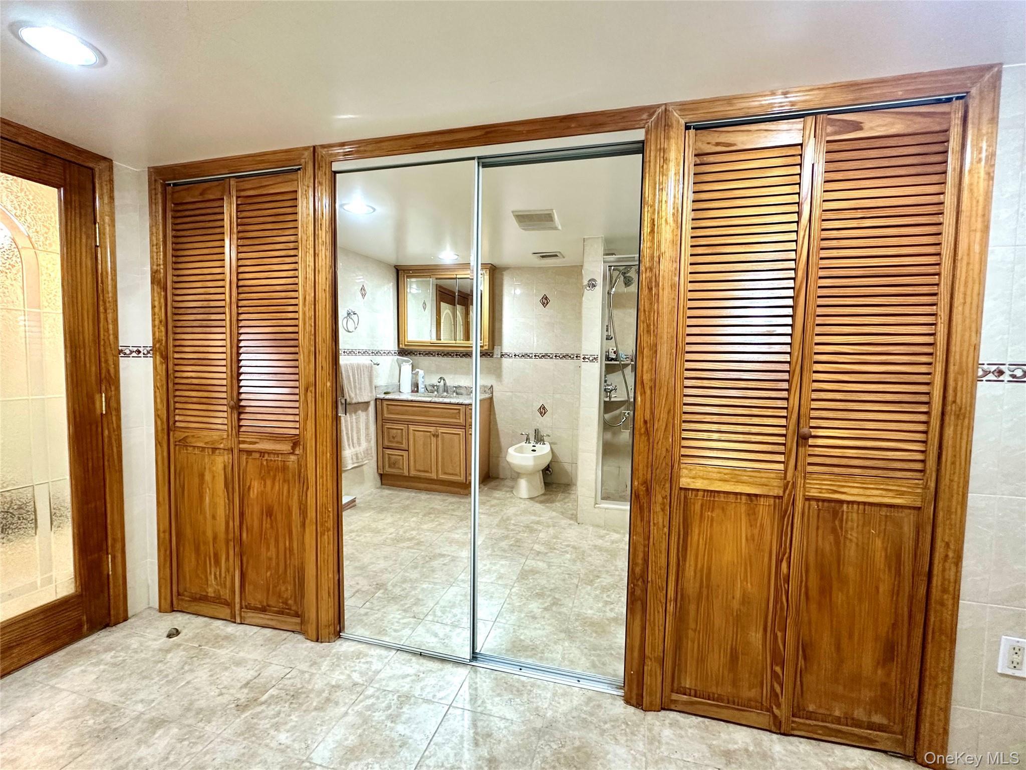 Single Family Windermere  Nassau County, NY 11010, MLS-922595-32