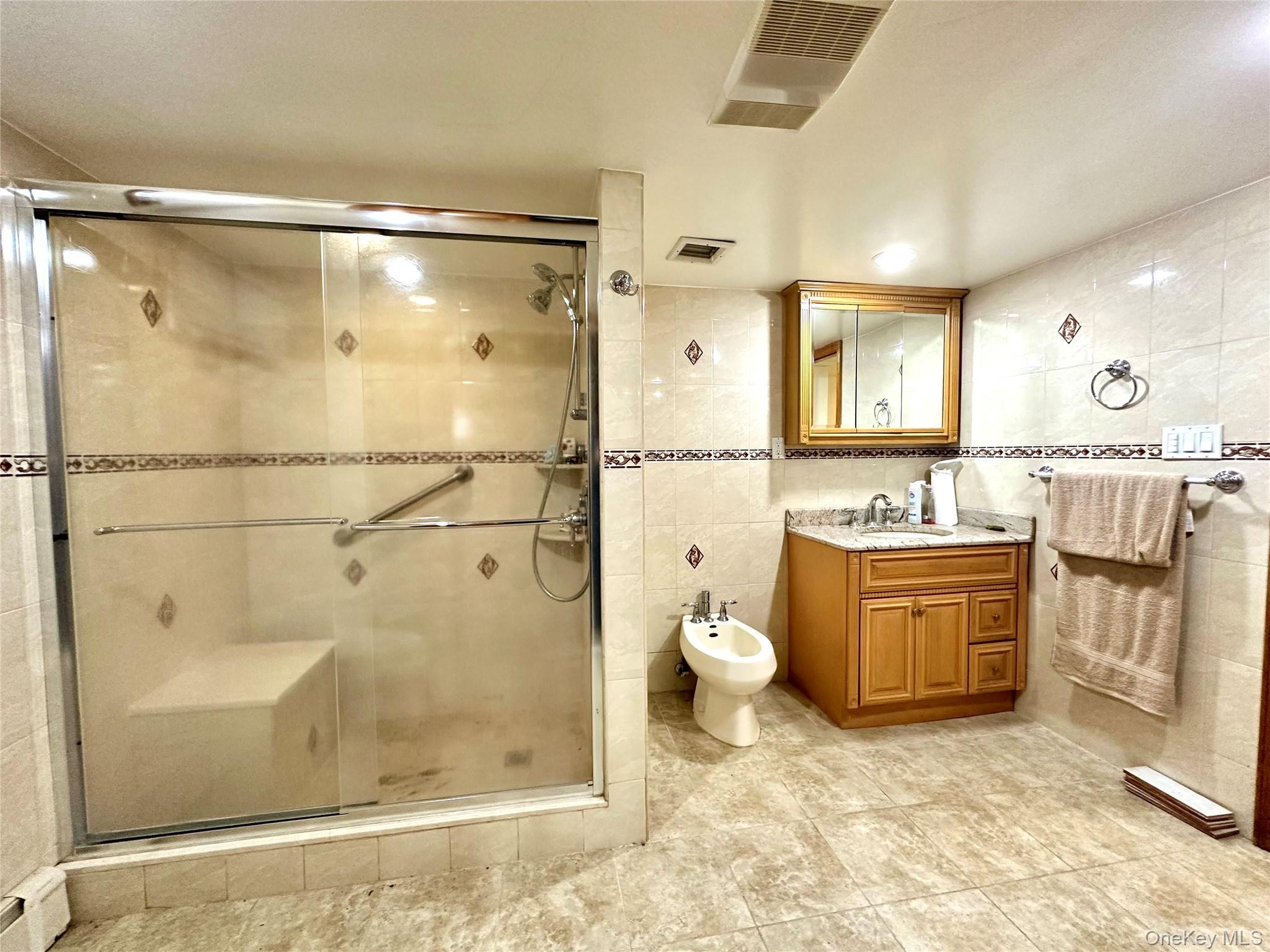 Single Family Windermere  Nassau County, NY 11010, MLS-922595-33