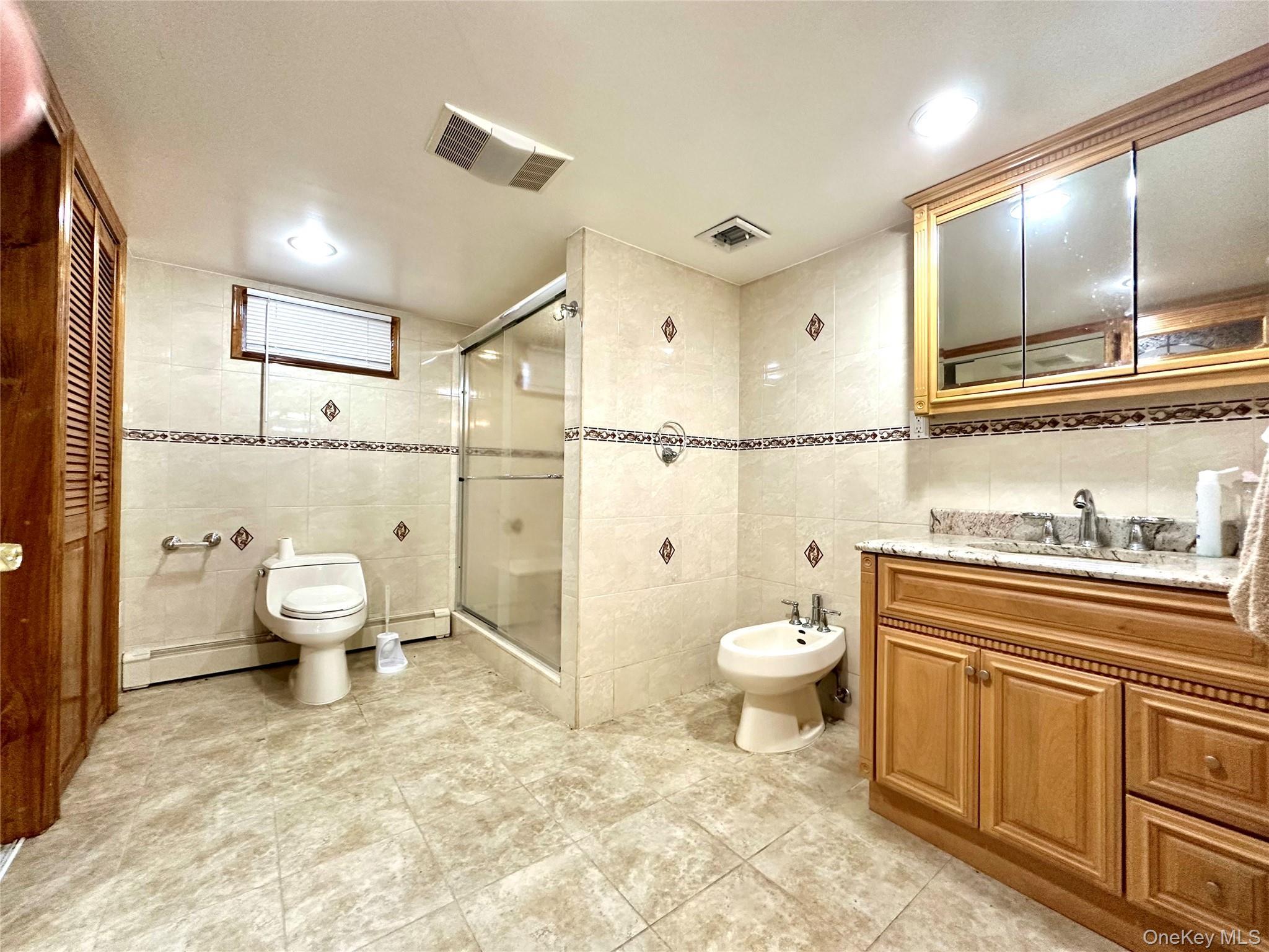 Single Family Windermere  Nassau County, NY 11010, MLS-922595-34