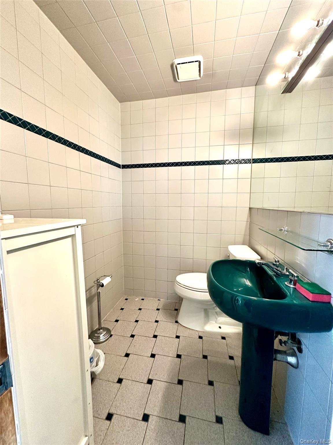 Single Family Windermere  Nassau County, NY 11010, MLS-922595-39