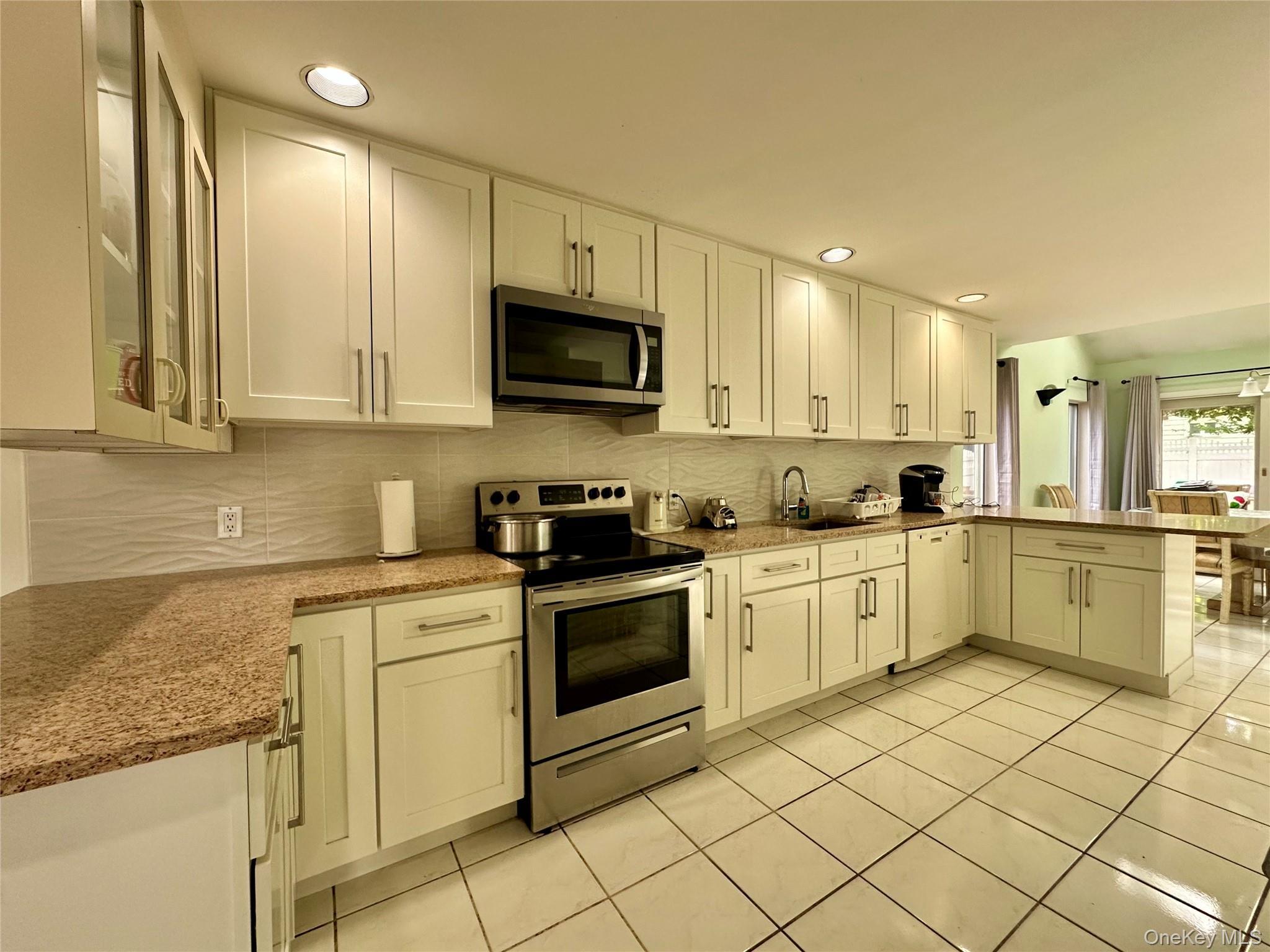 Single Family Windermere  Nassau County, NY 11010, MLS-922595-4