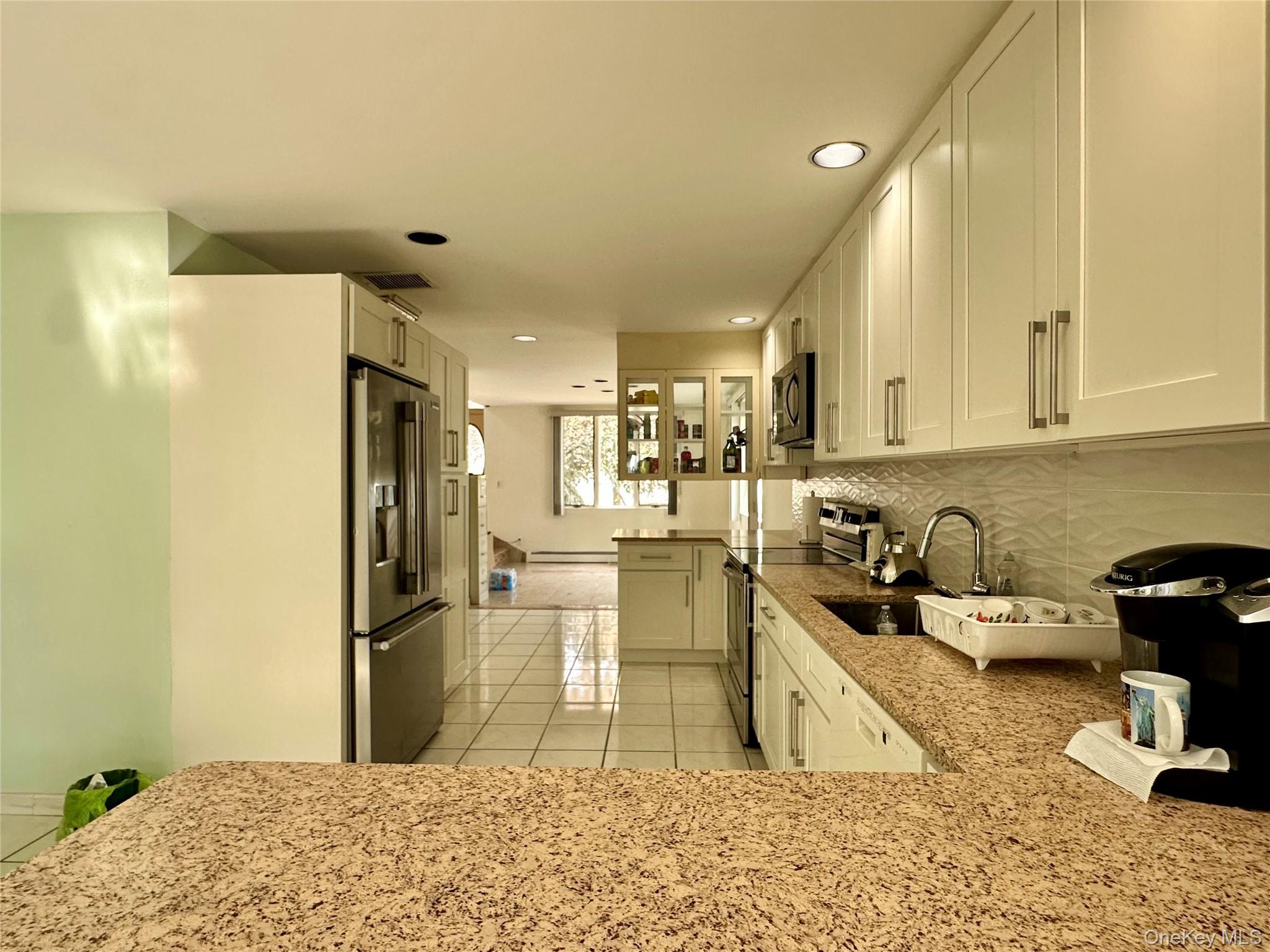 Single Family Windermere  Nassau County, NY 11010, MLS-922595-6