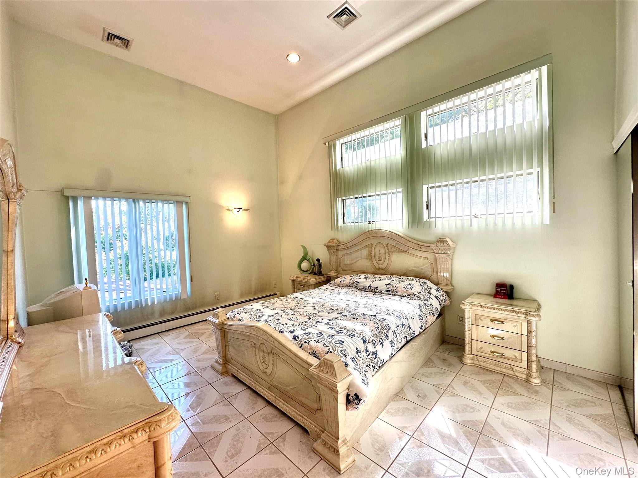 Single Family Windermere  Nassau County, NY 11010, MLS-922595-8