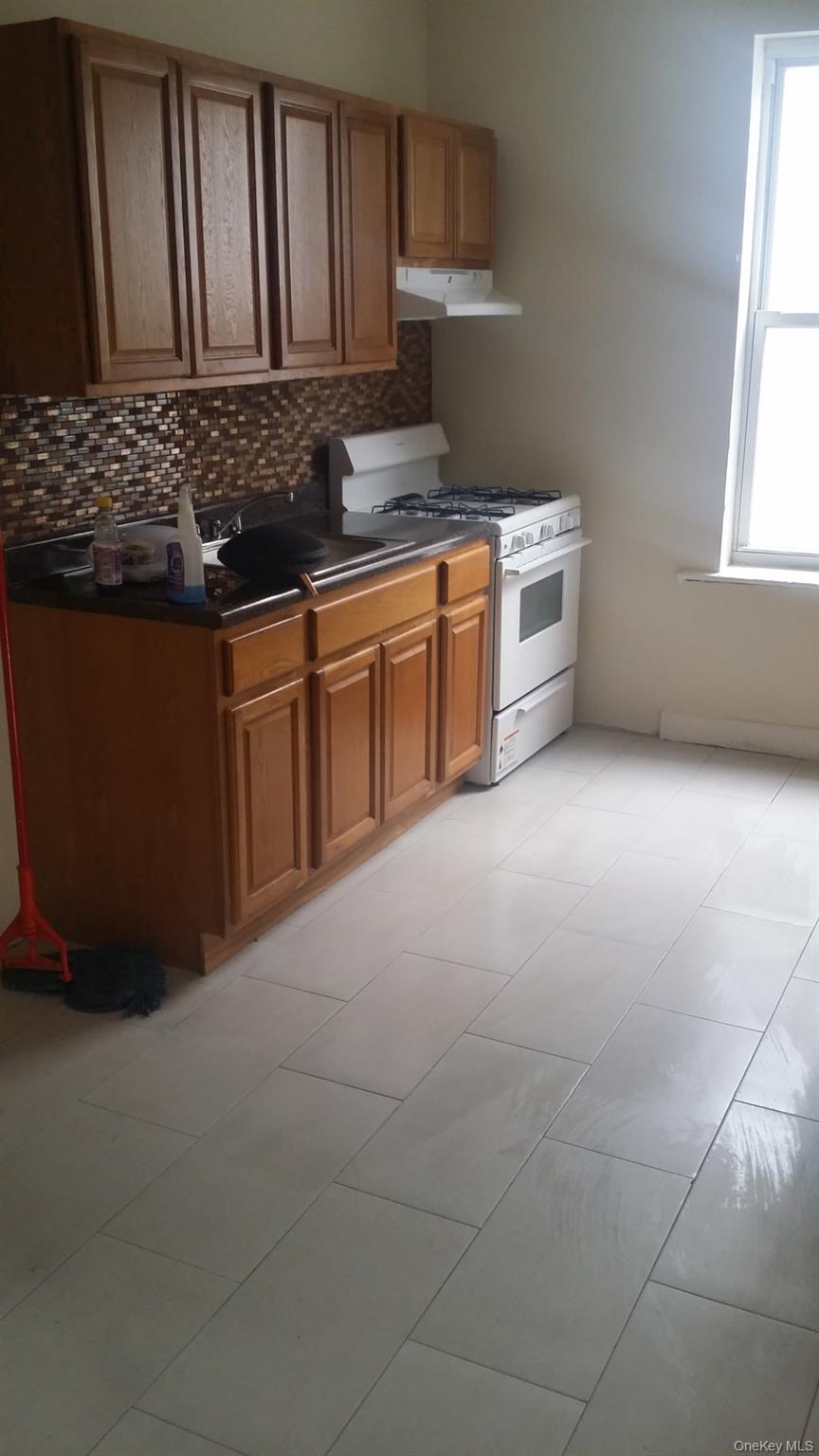 Single Family Legion  Brooklyn, NY 11212, MLS-922605-28