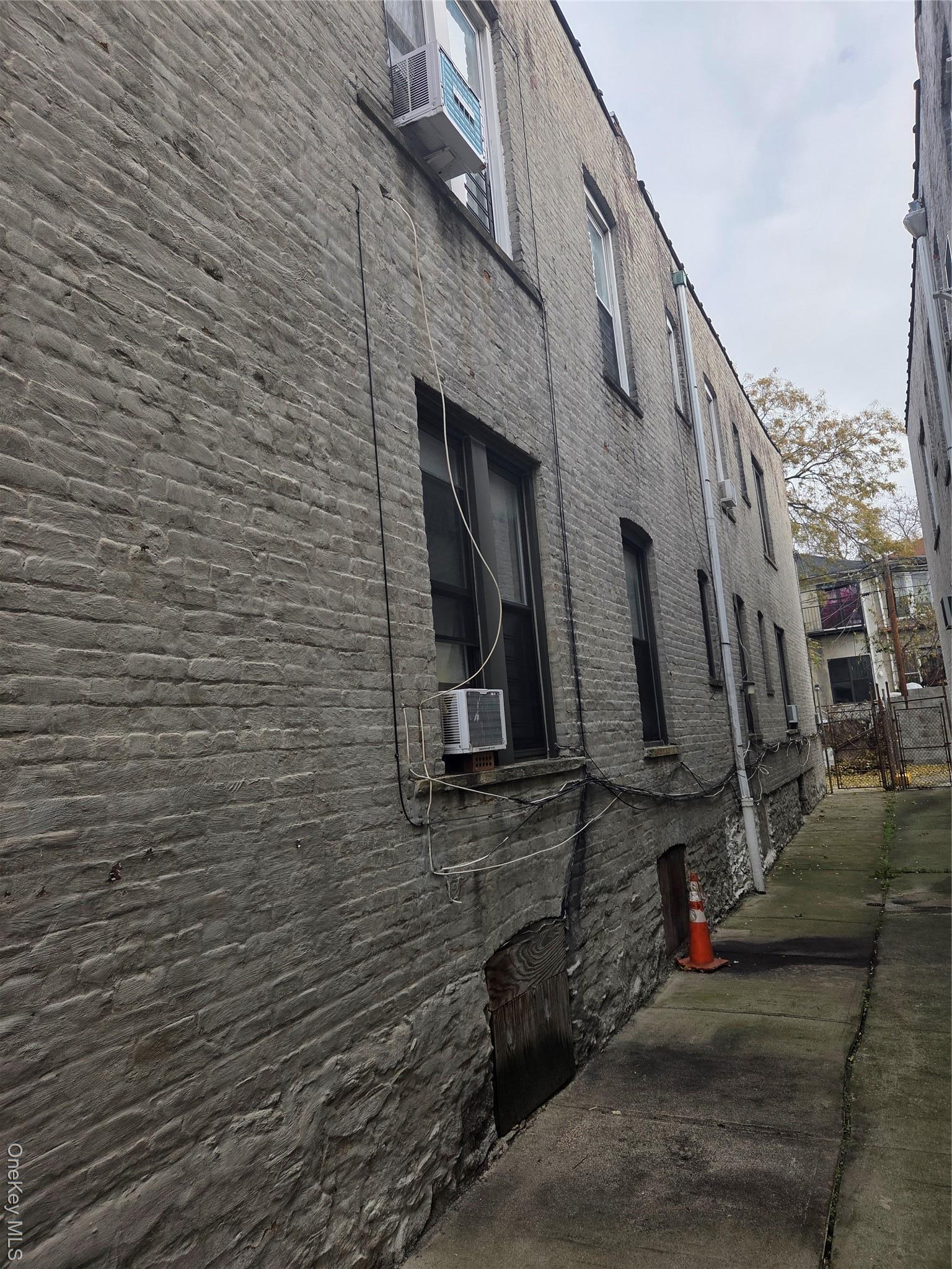 Single Family Legion  Brooklyn, NY 11212, MLS-922605-3