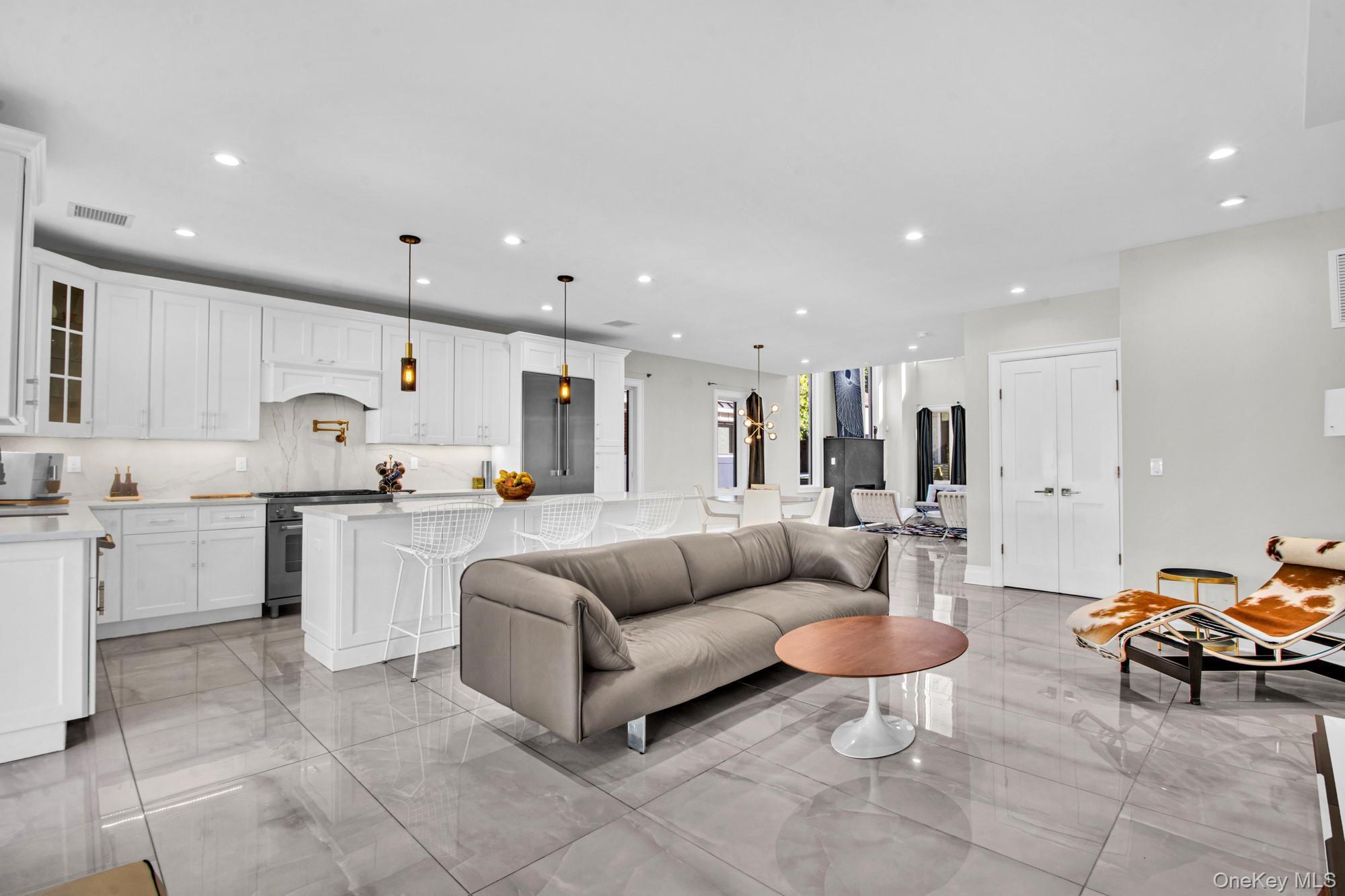 Single Family 8th Queens, NY 11357, MLS-922640-12