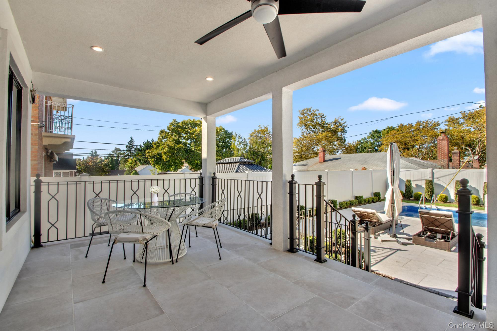 Single Family 8th Queens, NY 11357, MLS-922640-16